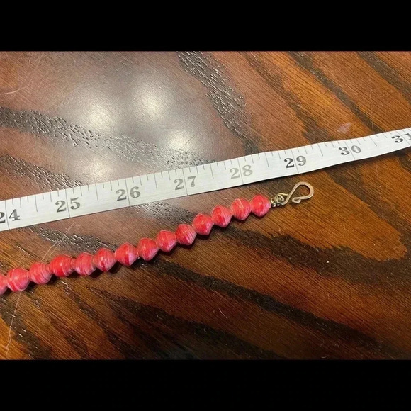 AKOLA HANDMADE SINGLE STRAND NECKLACE. RED APPROX 28” - Picture 4 of 5